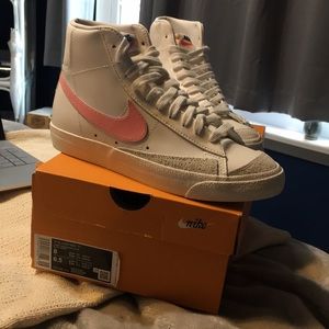 Nike Blazer Mid ‘77 Summit White/Sunset Pulse